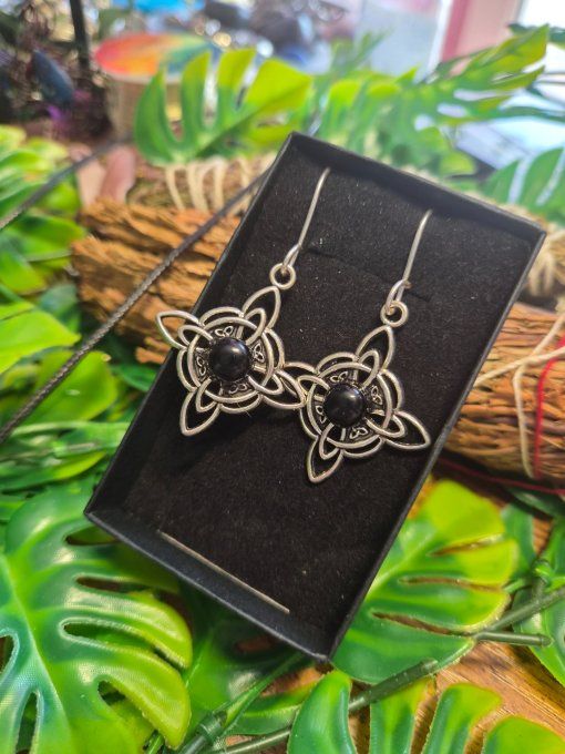 Boucle d’oreille Onyx  Noire-  protection , force.  Courage  