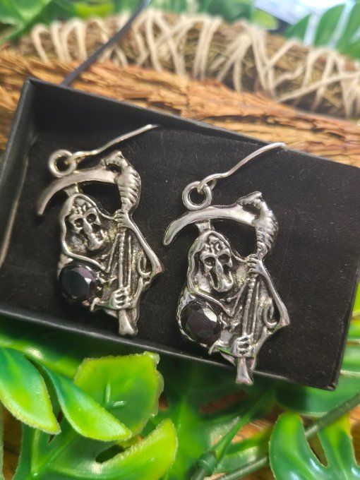 Boucle d’oreille en Spinelle noire -libere et purifie
