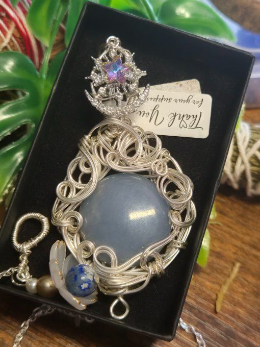Pendentif Angélite , amulette de douceur , bijou argent 
