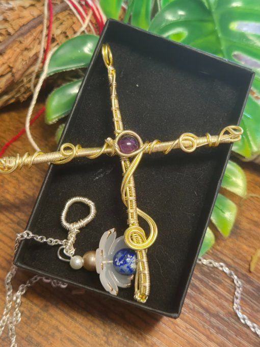 Pendentif croix Améthyste or
