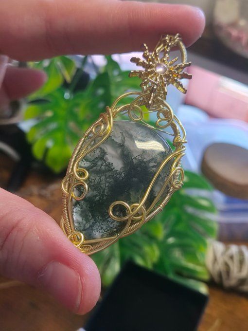 Pendentif En Agate Mousse – Connexion, Renouveau & Sérénité  