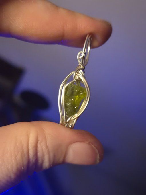  Amulette Péridot (Olivine) – Protection, Sérénité & Bien-Être  