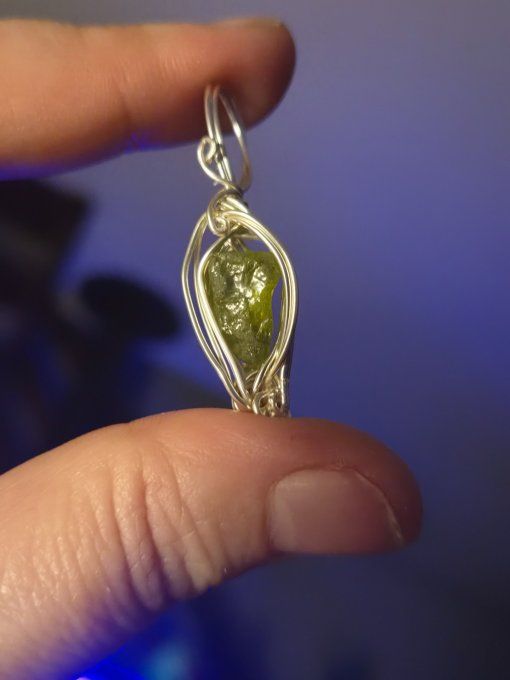  Amulette Péridot (Olivine) – Protection, Sérénité & Bien-Être  