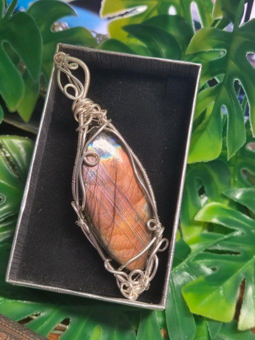 Pendentif labradorite rose gold, pierre de protection et d’intuition.  