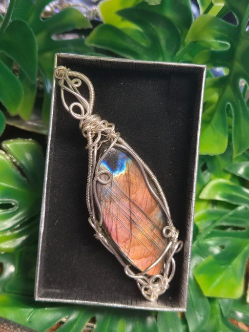 Pendentif labradorite rose gold, pierre de protection et d’intuition.