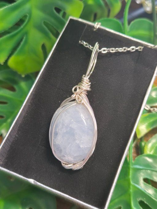 Pendentif Celestite : -apaisement & Reconfort .  - Copie