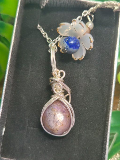 Pendentif Rubis - corindon violet saphir .
