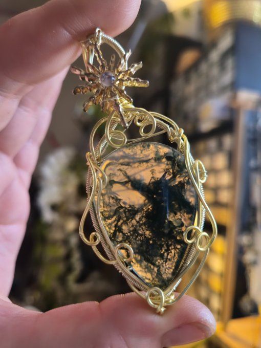 Pendentif En Agate Mousse – Connexion, Renouveau & Sérénité  