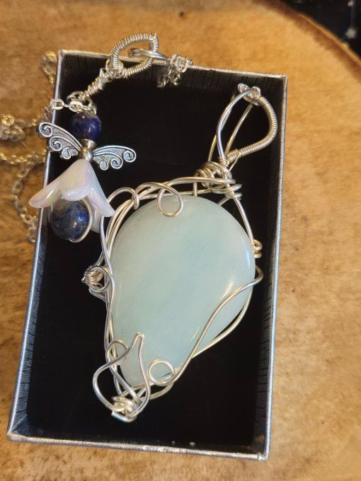 Pendentif Calcite Verte , pierre d’équilibre & renouveau.