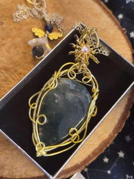 Pendentif En Agate Mousse – Connexion, Renouveau & Sérénité  
