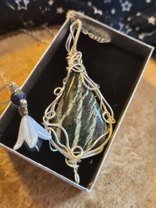 Pendentif Chrysotile (Serpentine Feuille d’Argent)