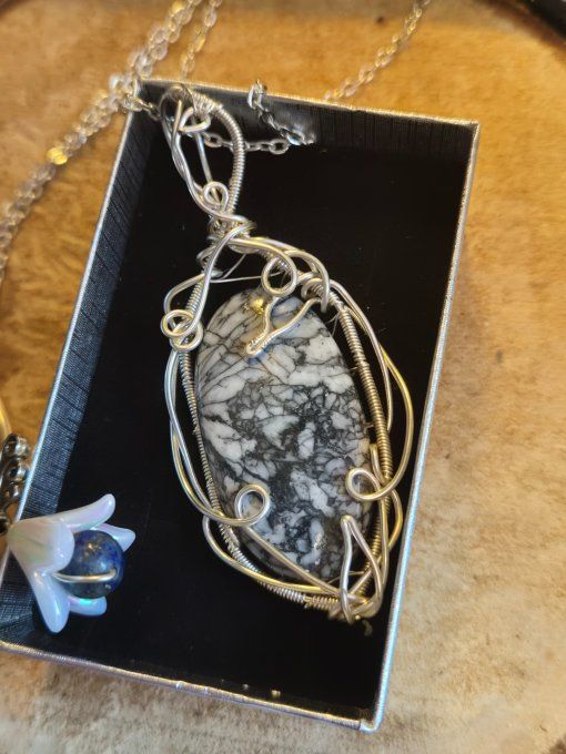 Pendentif Pinolite - Equilibre , force et calme -