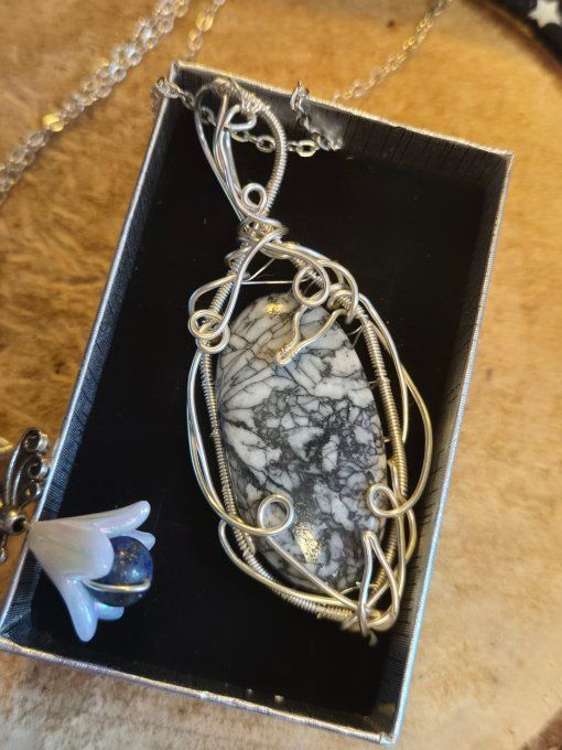 Pendentif Pinolite - Equilibre , force et calme -
