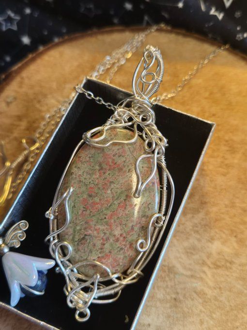 Pendentif Unakite Epine & Ronce– Énergie, Harmonie & Sérénité .