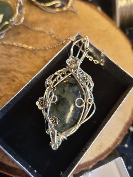 Pendentif Phrénite – Apaisement, Protection & Sérénité