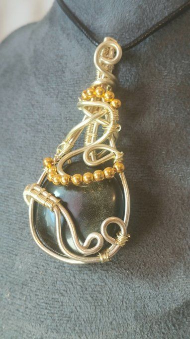 Amulette Obsidienne Dorée