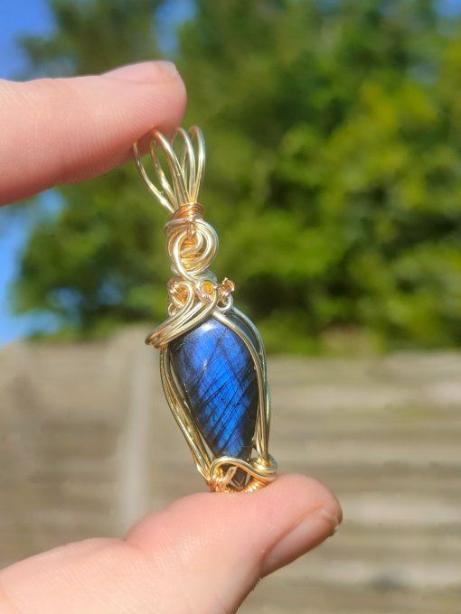 Amulette labradorite bleu 4 cm