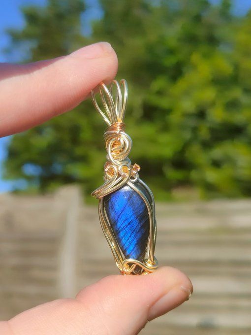 Amulette labradorite bleu 4 cm