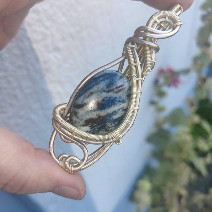 Astrophyllite – Pierre de Libération Émotionnelle & Équilibre Spirituel ✨
