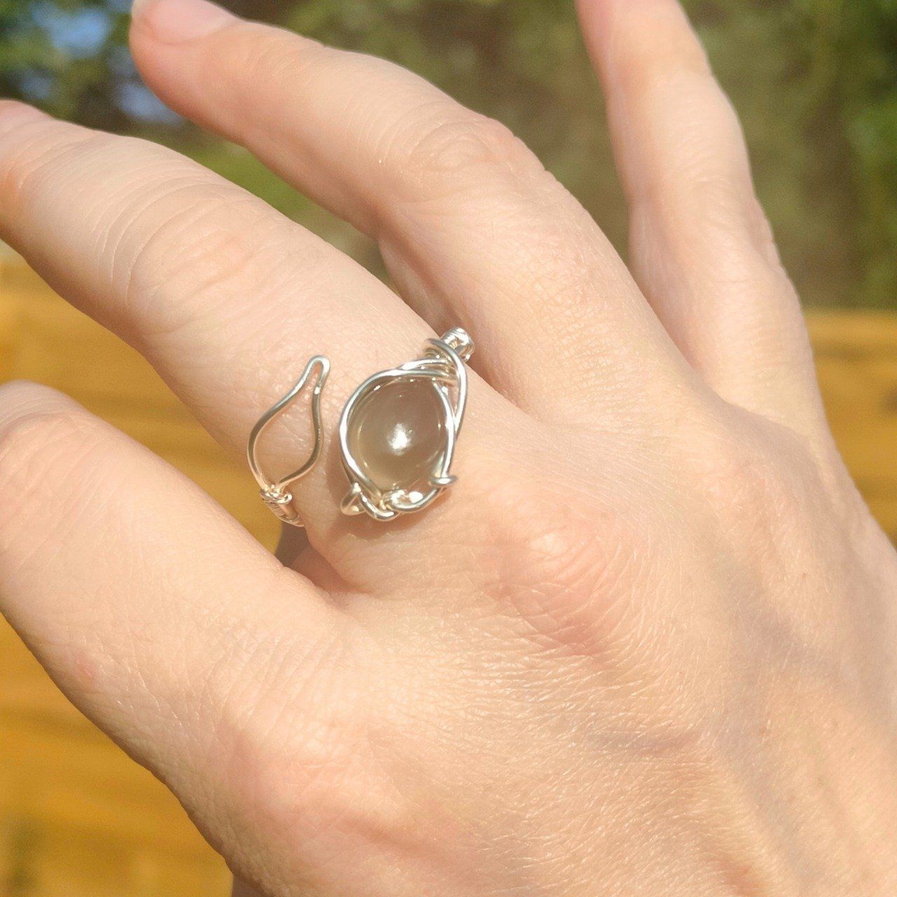 Bague Pierre de lune Noire hecatolite ajustable Galouve