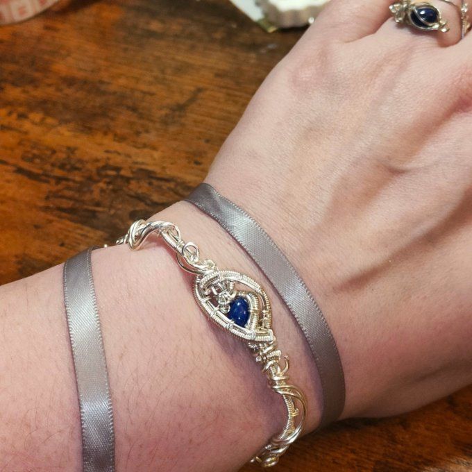 Colliers Charms  lapis Lazuli : la pierre divine
