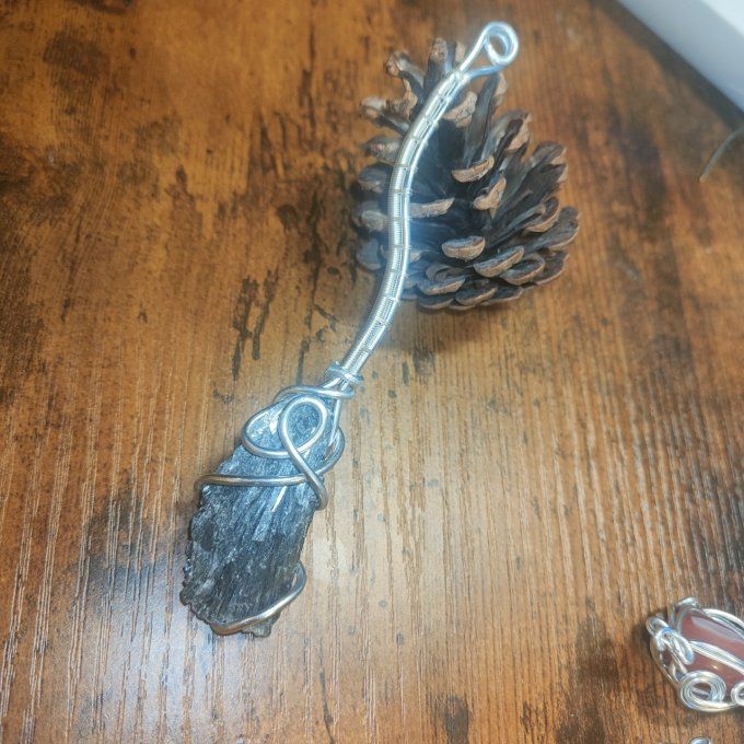 Besom en Disthene noire -Kyanite