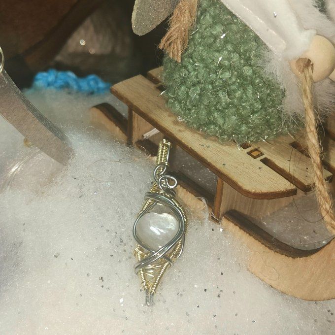 Amulette Muscovite Dorée –✨ Pierre de Protection et d'Équilibre Émotionnel✨