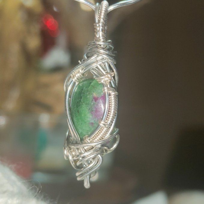 Zoisite Sur rubis ✨❤️Pierre de Guérison et de Transformation