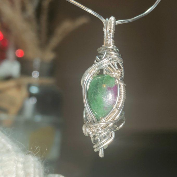 Zoisite Sur rubis ✨❤️Pierre de Guérison et de Transformation