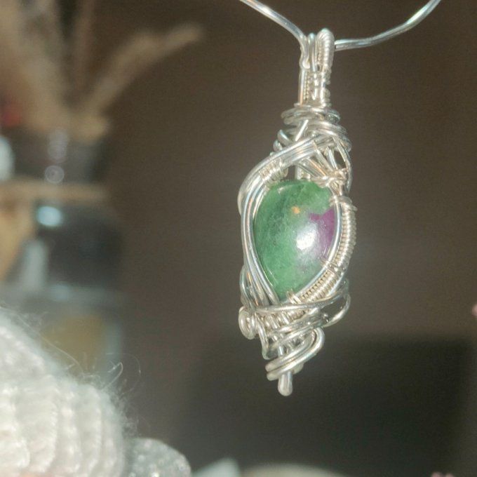 Zoisite Sur rubis ✨❤️Pierre de Guérison et de Transformation