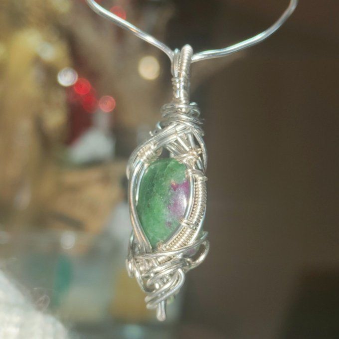 Zoisite Sur rubis ✨❤️Pierre de Guérison et de Transformation