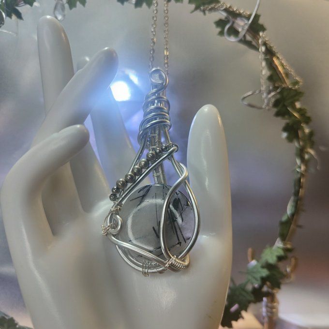 Quartz tourmaliné Équilibre et Protection Énergétique ✨⚫