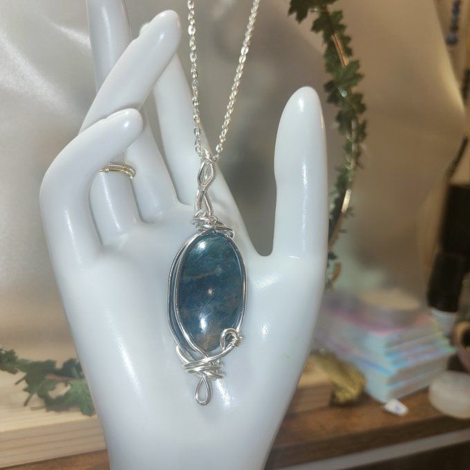 ✨Apatite Bleue – Pierre de Communication & Clarté   ✨