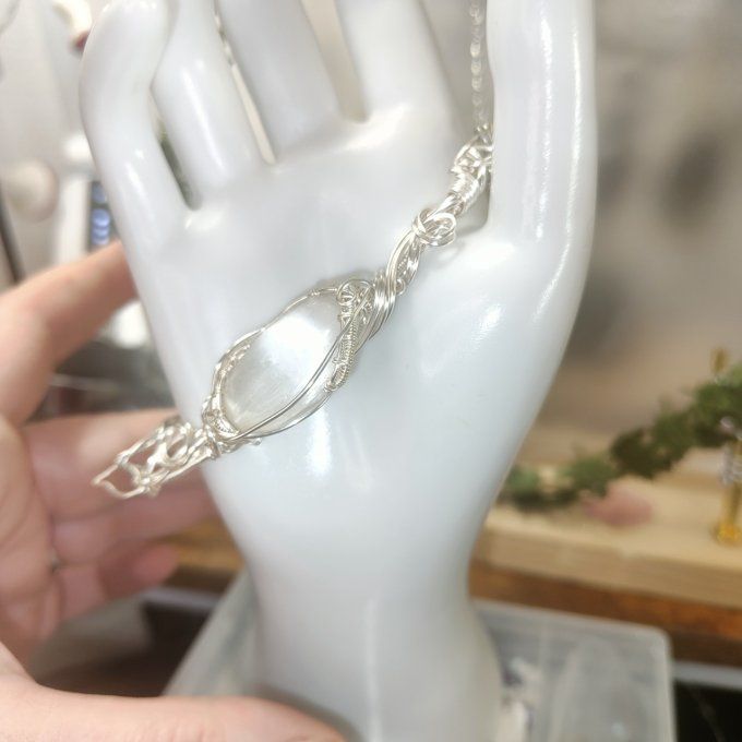 Collier Charms Sélénite, la première pierre de lune
