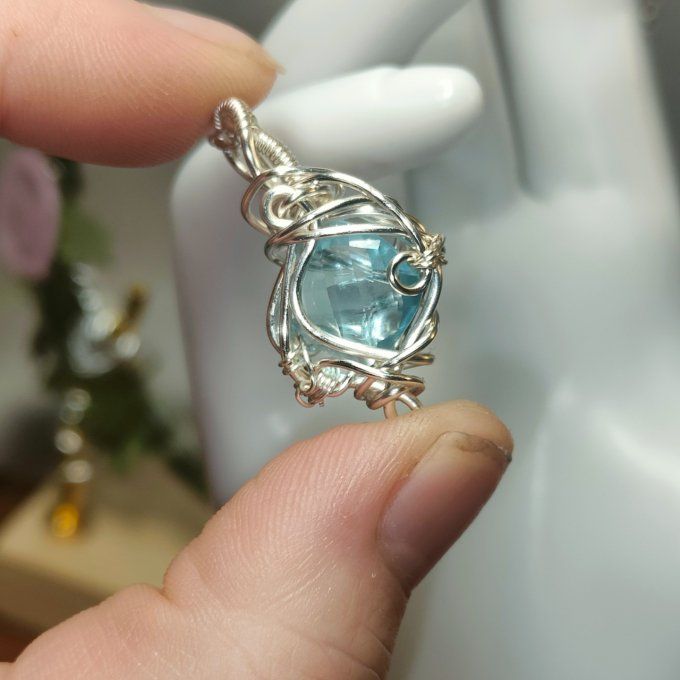 Amulette topaze bleu du Brésil La Pierre Apaisante et Harmonisante ✨ 