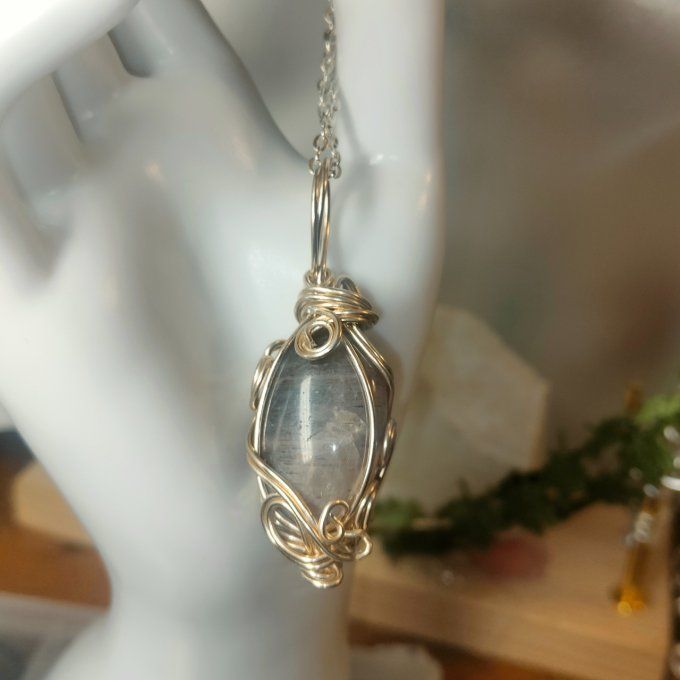 Pomme poison. ✨pierre de lune noire ✨Hecatolite 