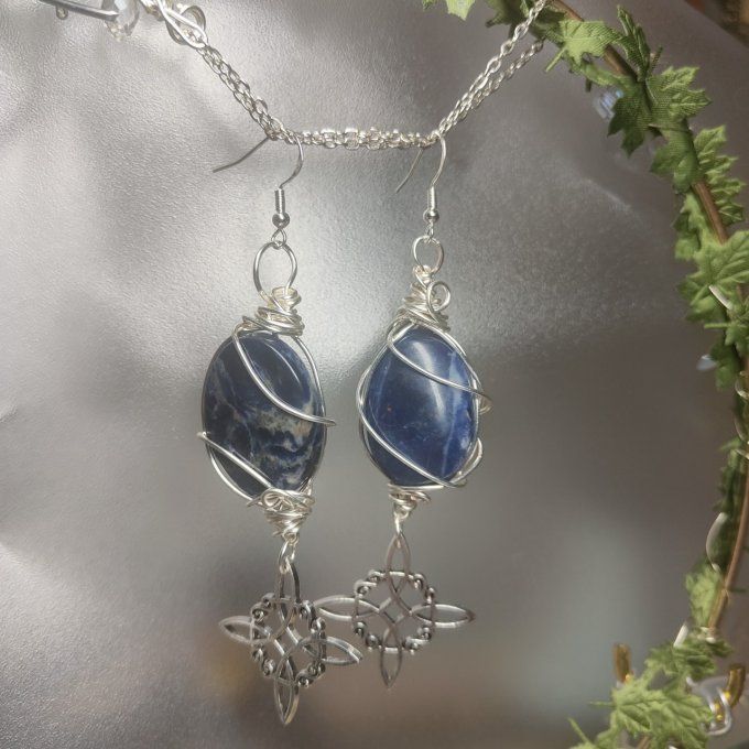 Boucles d'oreilles sodalite croix sorcière 