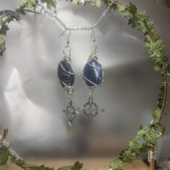 Boucles d'oreilles sodalite croix sorcière 