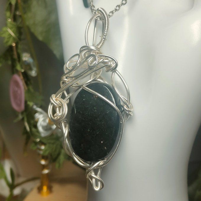 Nummite✨ La Pierre des Sorciers :✨Protection et Éveil Intérieur