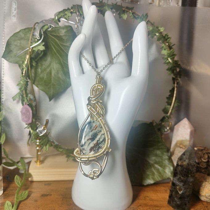 Astrophyllite – Pierre de Libération Émotionnelle & Équilibre Spirituel ✨