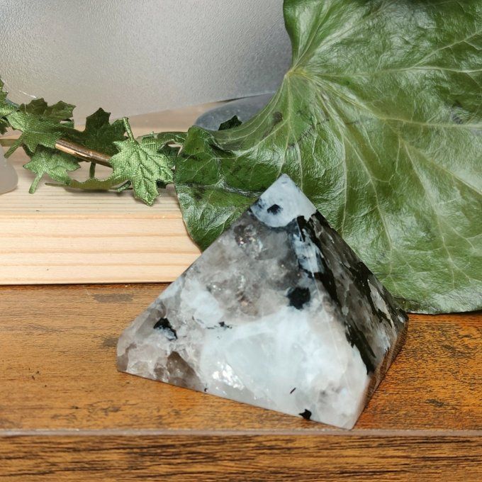 Pyramide péristerite tourmaliné 4,5*4,5/pierre de lune bleu