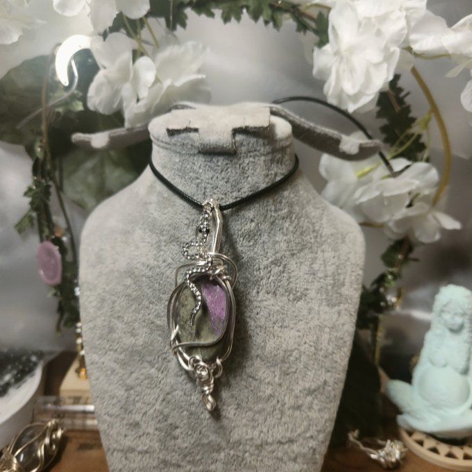 Atlantisite (Stichtite sur Serpentine) – ✨?Pierre de Compassion et de Protection