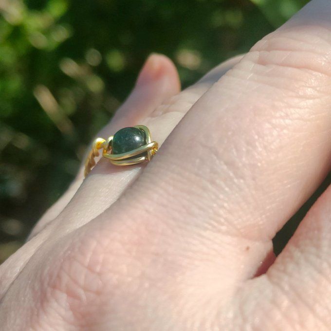 Bague émeraude torsadé 