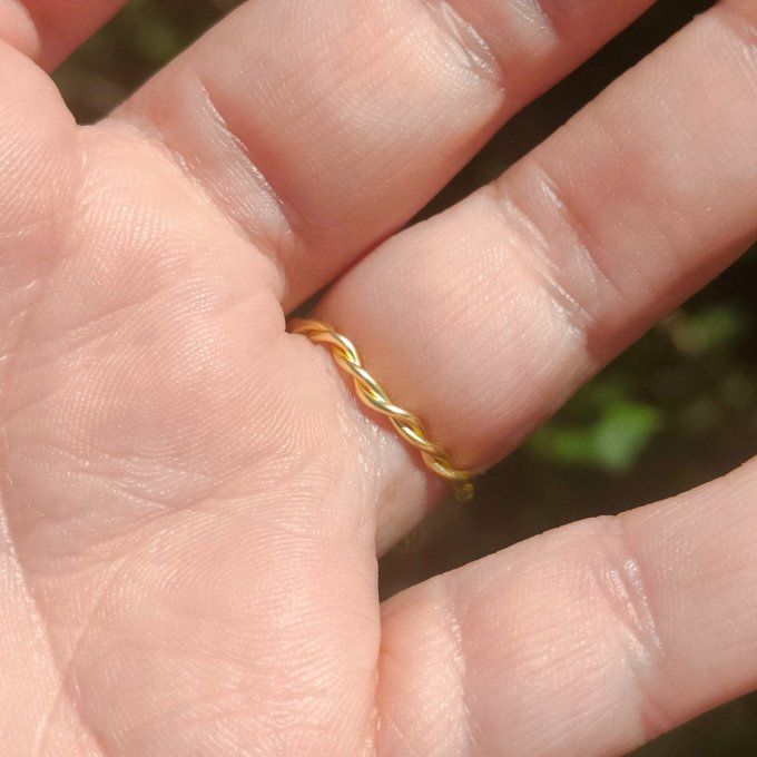 Bague grenat torsadé 