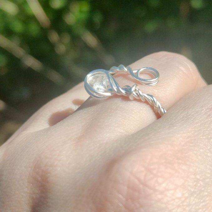 Cristal de roche bague torsadé 
