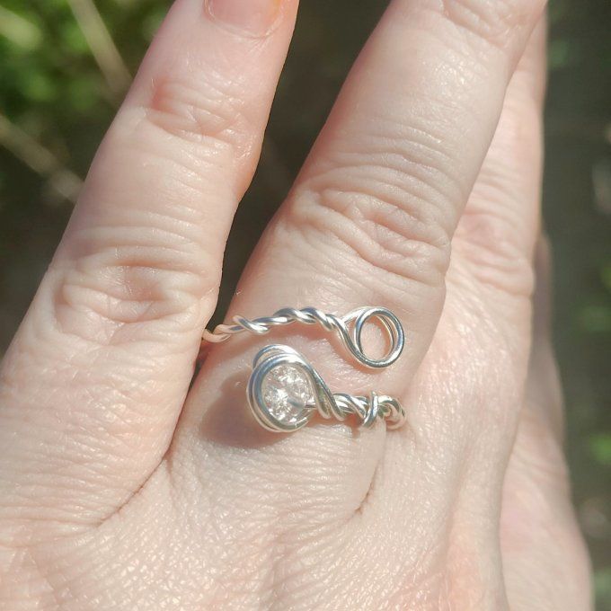 Cristal de roche bague torsadé 