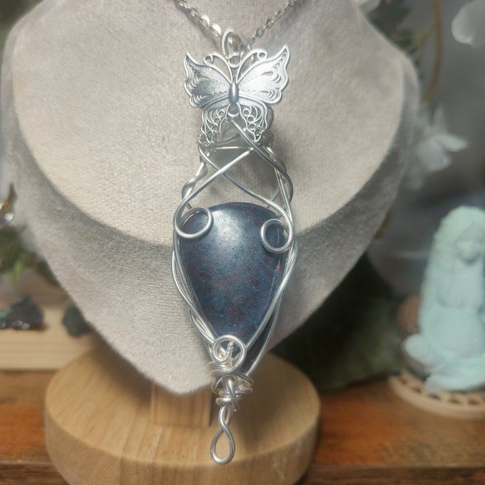  Rubis sur Cyanite – Une Pierre de Force et de Transformation ✨