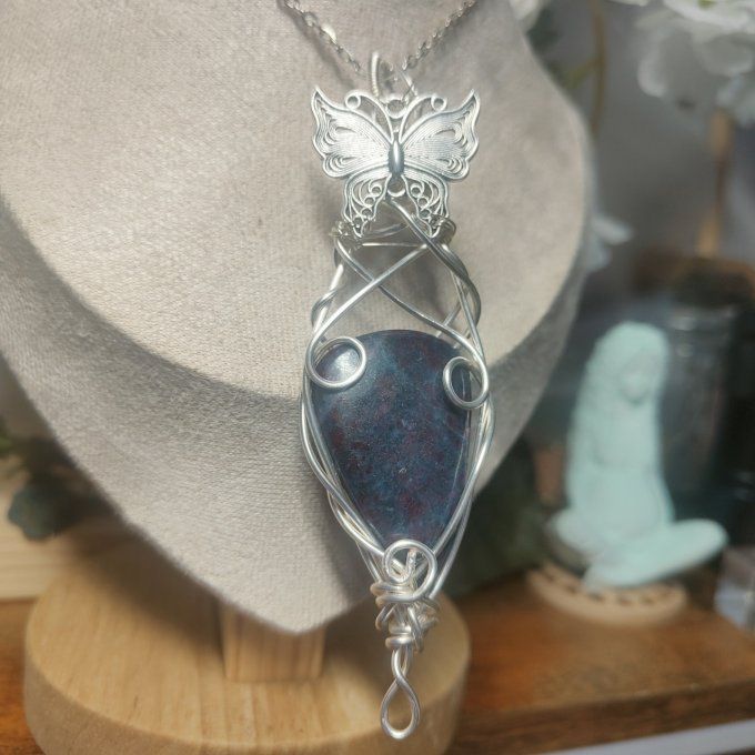  Rubis sur Cyanite – Une Pierre de Force et de Transformation ✨