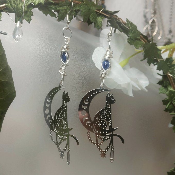 Boucles Isis : lapis lazuli (nouvelle paire)
