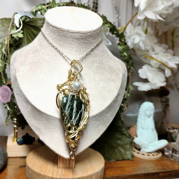 Chrysotile (Serpentine Feuille d’Argent) – Pierre de Protection et d’Ancrage